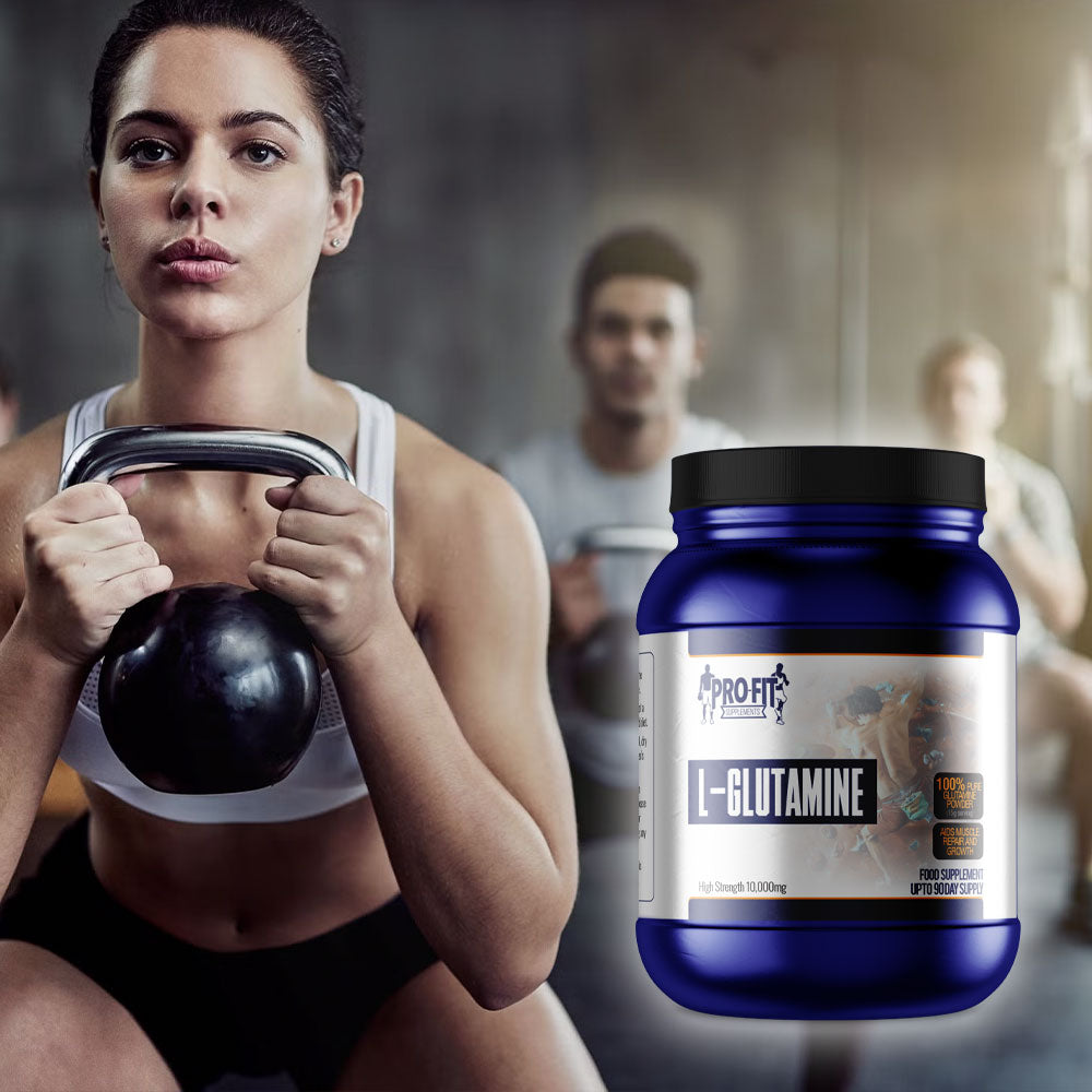 L-Glutamine (450g) next to a woman in a gym class using a kettlebell